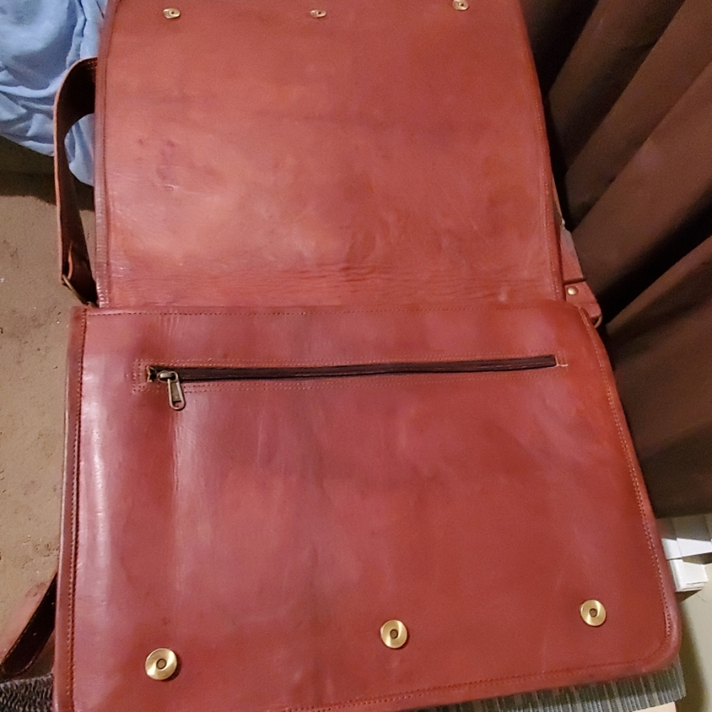 Satchel - Picture 2 of 7
